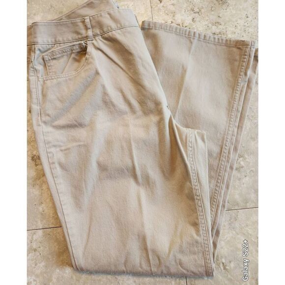 W6  Chico's khaki jeans with decorative rhinestone pockets, petite - Picture 2 of 7